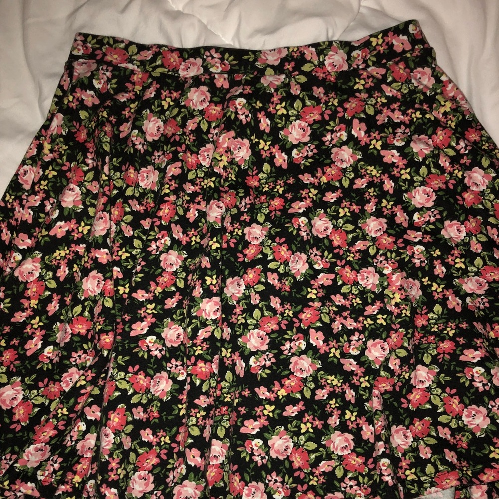FOREVER21 Floral flowy skirt